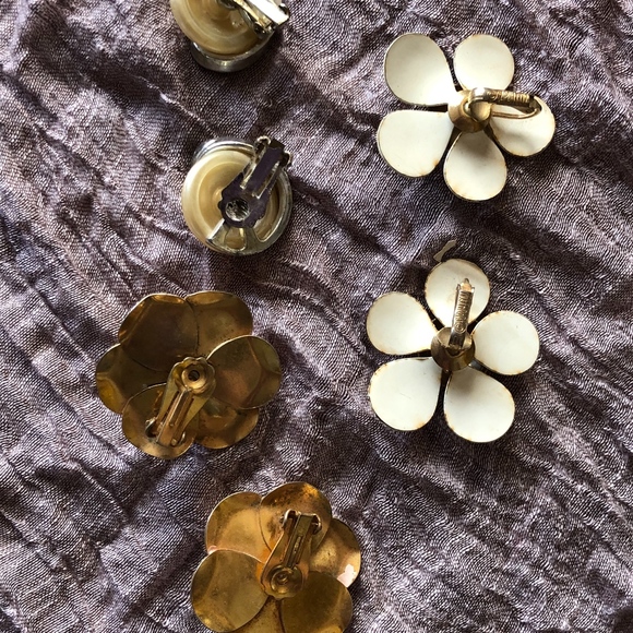 Vintage clip on earrings - Picture 2 of 6
